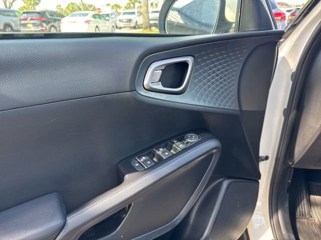 Used 2021 Kia Soul S FWD image 25