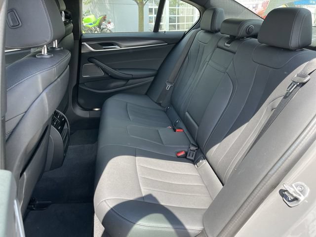Used 2022 BMW 530e xDrive w/ Premium Package AWD/4WD image 23