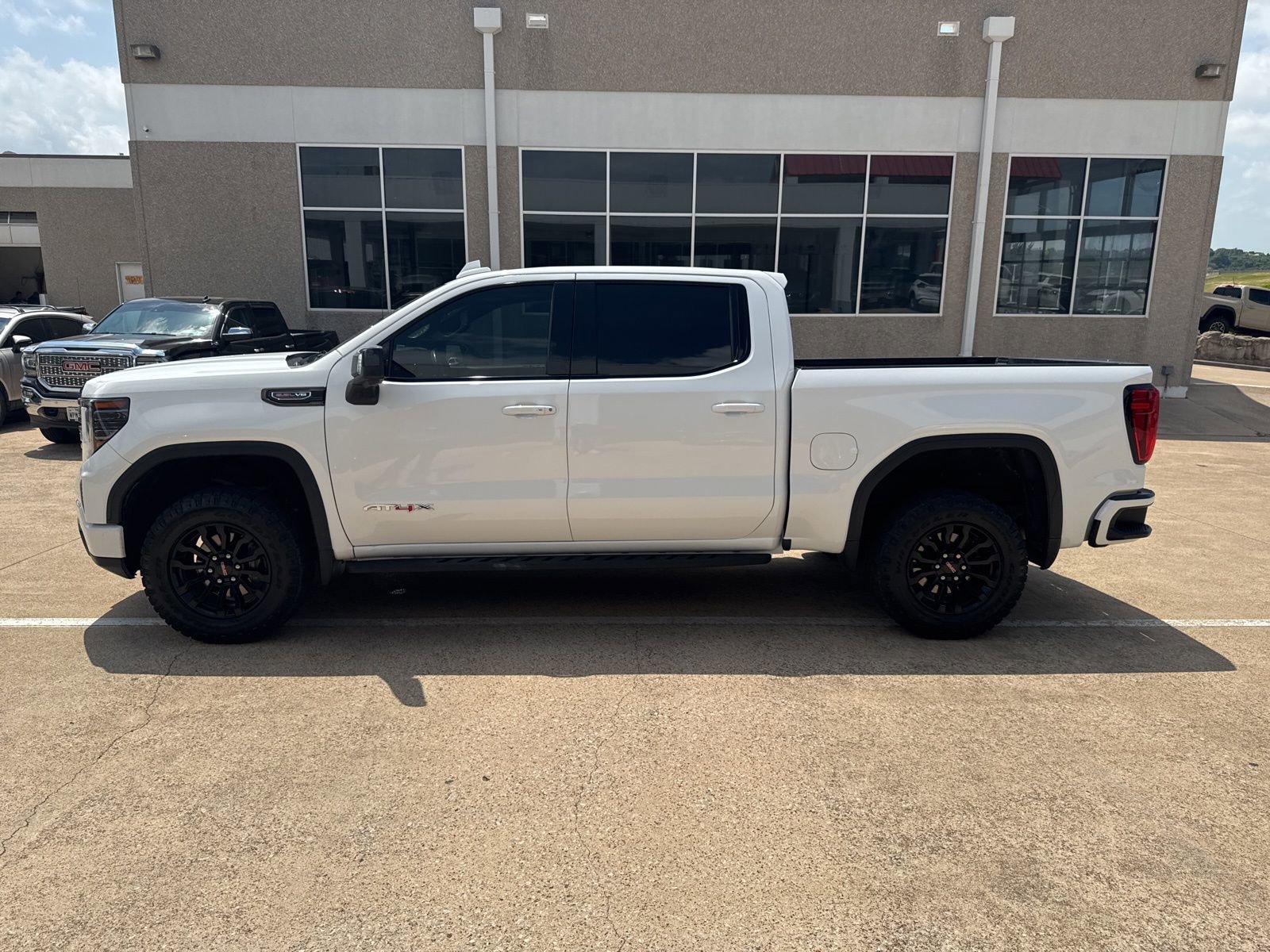Used 2022 GMC Sierra 1500 AT4X AWD/4WD image 2
