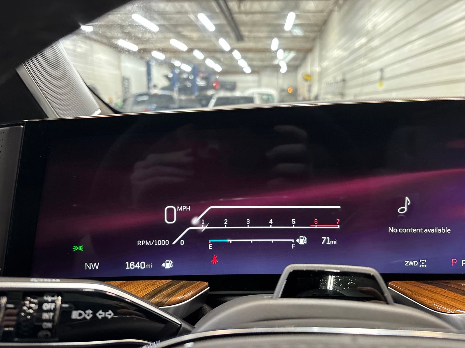 Used 2025 Cadillac Escalade Sport Platinum image 17