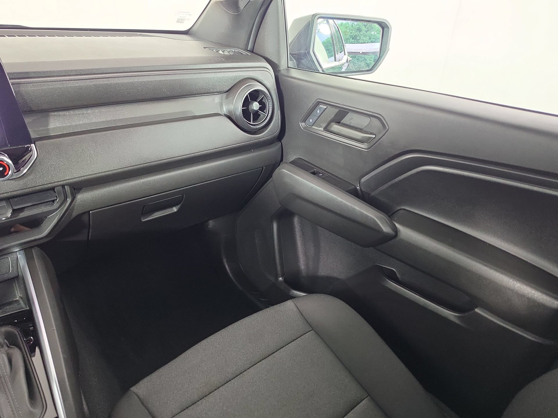 Used 2024 Chevrolet Colorado Trail Boss w/ Technology Package AWD/4WD image 33
