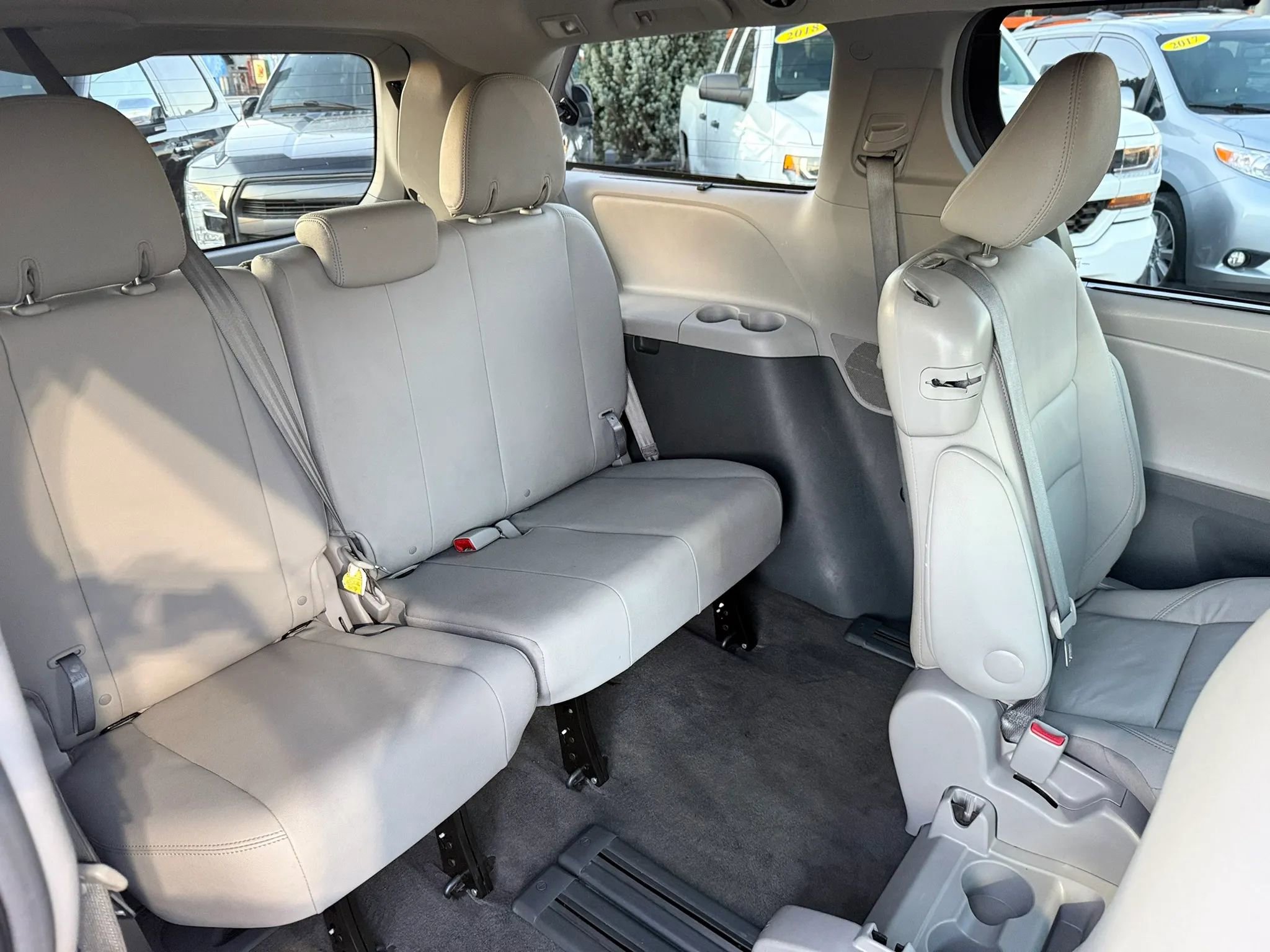 Used 2017 Toyota Sienna XLE w/ XLE Navigation Package FWD image 20