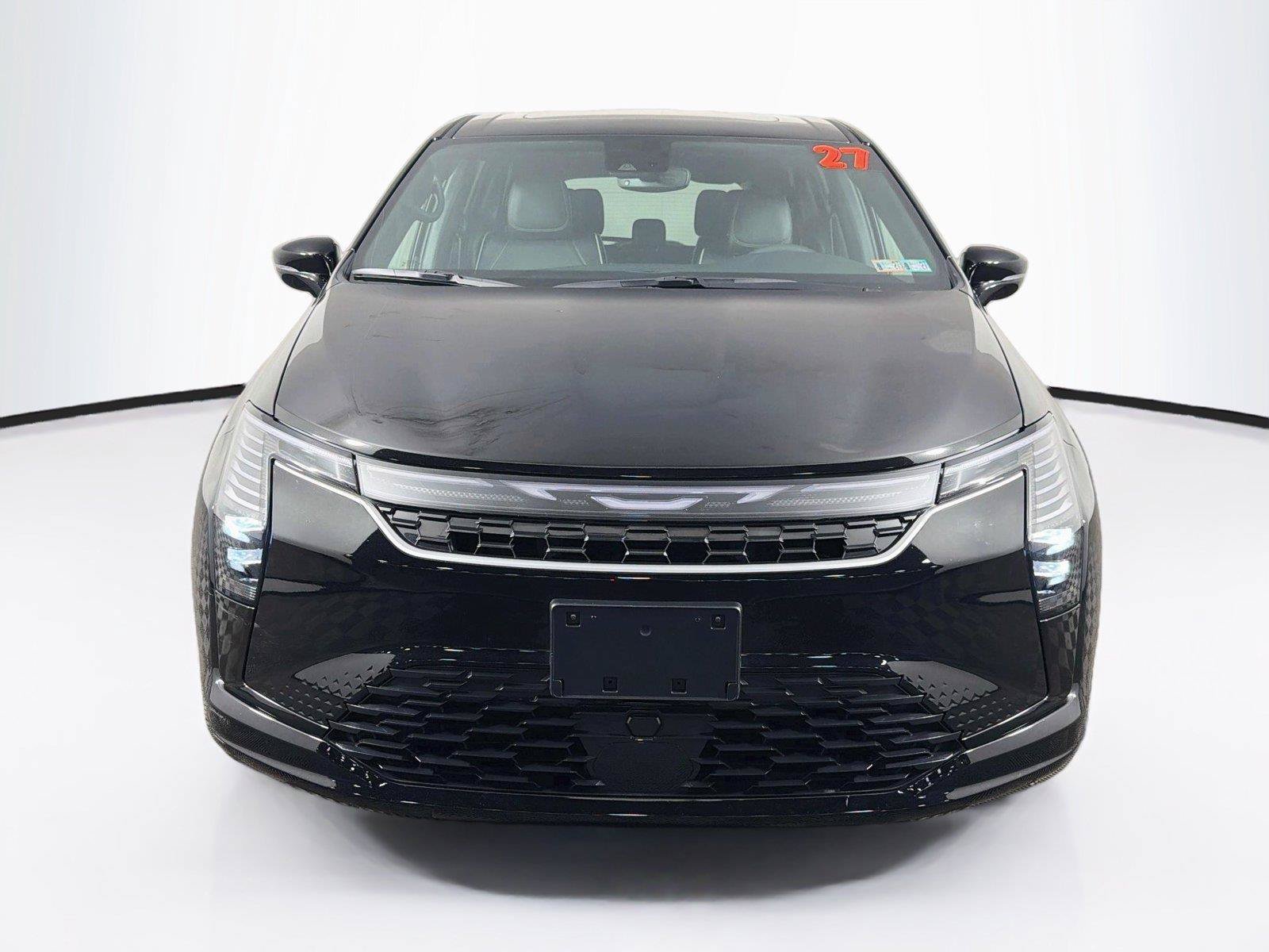 Used 2027 Chrysler Pacifica Limited FWD image 6