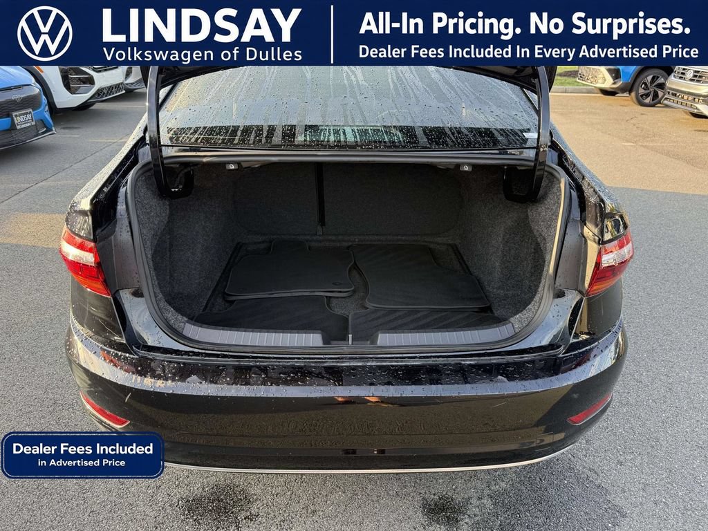 Used 2019 Volkswagen Jetta SEL w/ Cold Weather Package FWD image 14