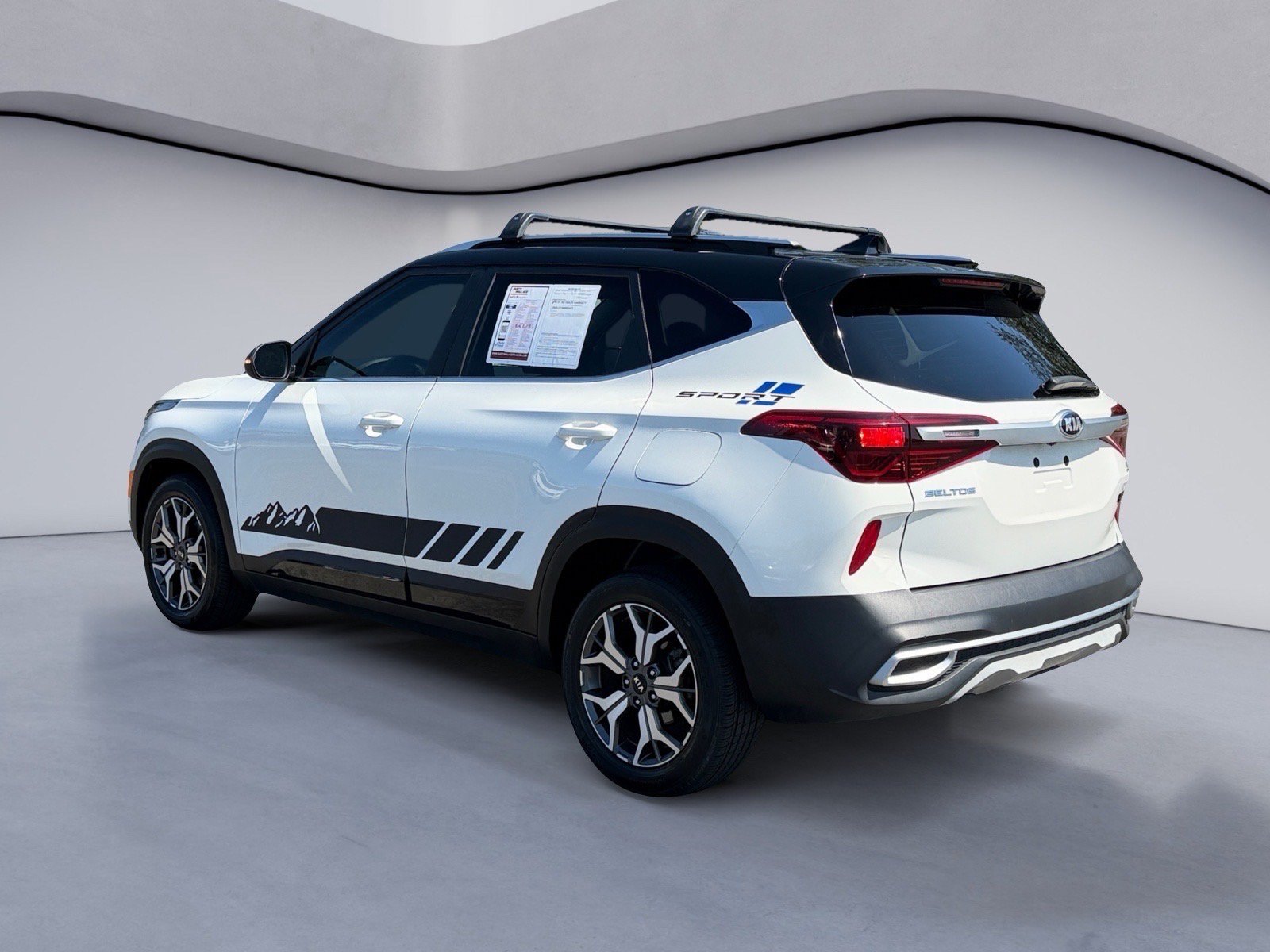 Used 2021 Kia Seltos S FWD image 3