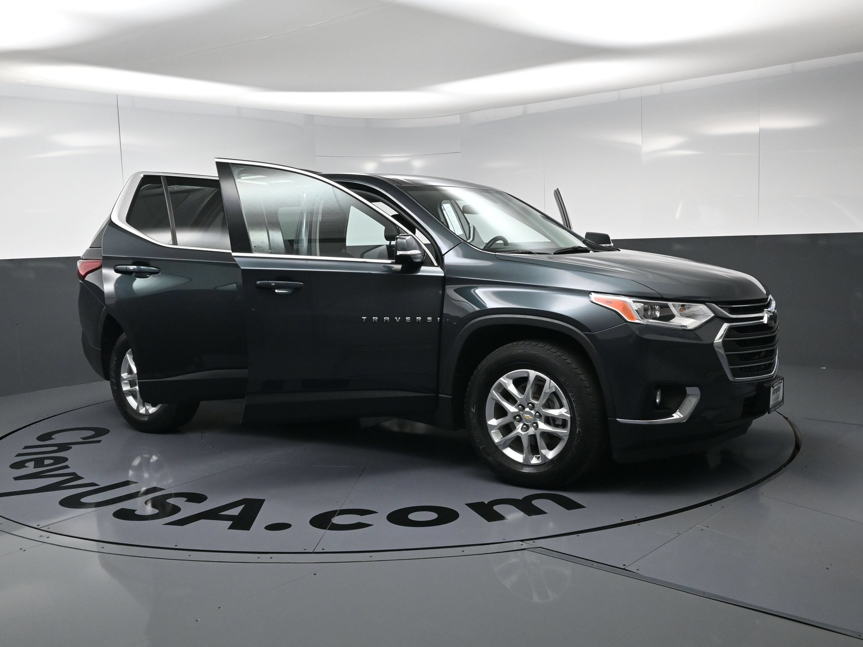 Used 2019 Chevrolet Traverse LT FWD image 24