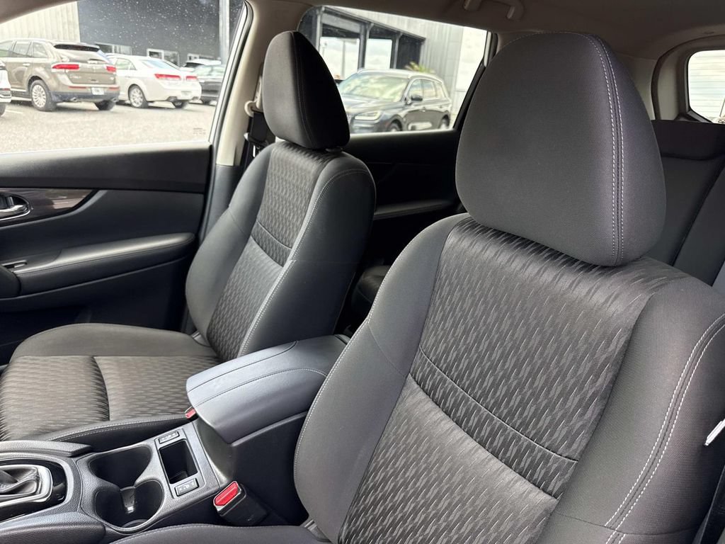 Used 2018 Nissan Rogue SV w/ Premium Package FWD image 21