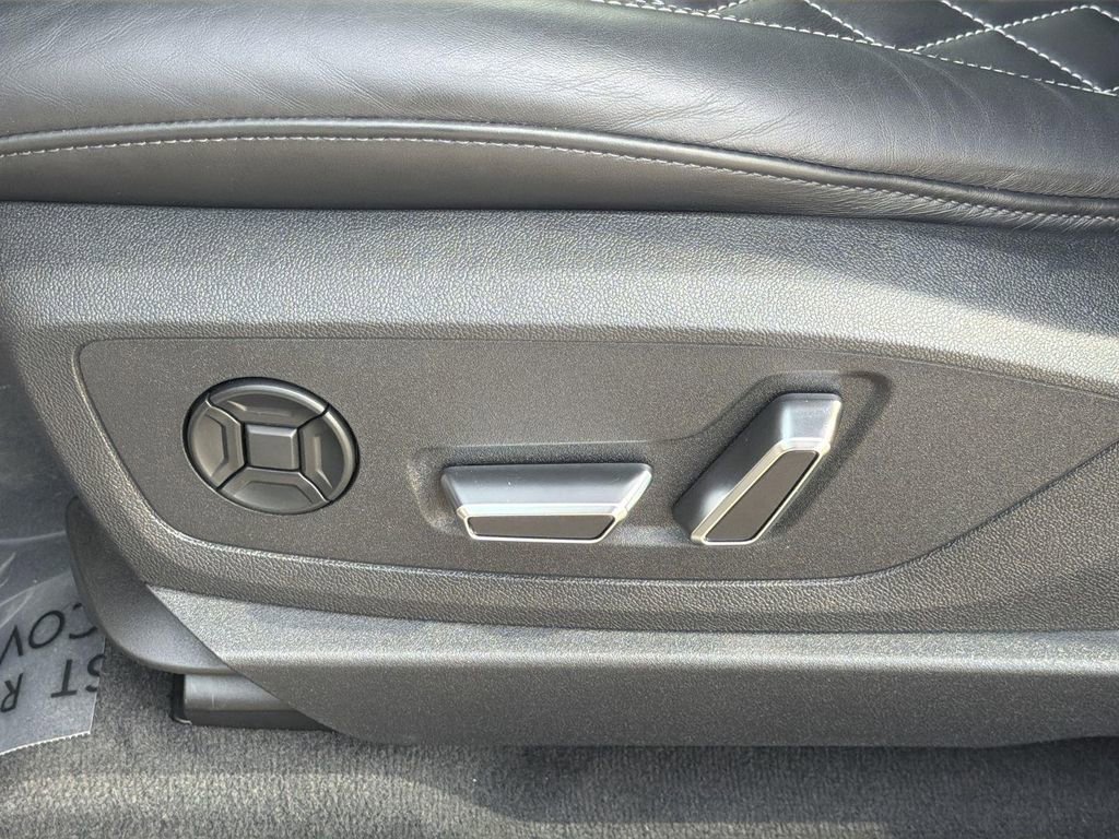 Used 2022 Audi e-tron S Prestige w/ Prestige Package image 24