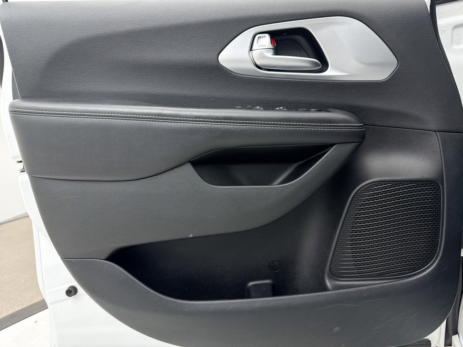 Used 2018 Chrysler Pacifica Touring Plus w/ S Appearance Package image 32