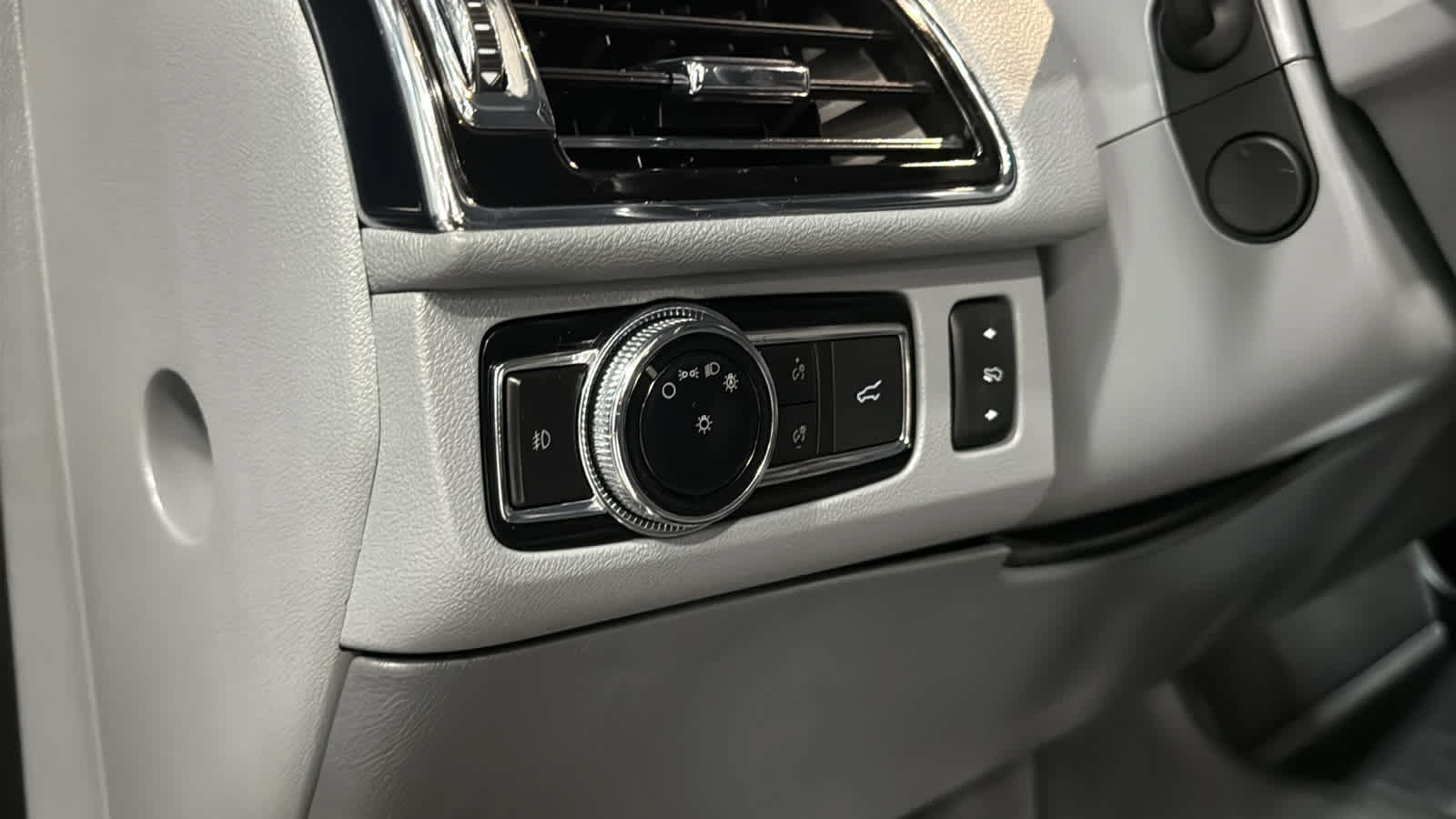 Used 2020 Lincoln Navigator Reserve w/ Equipment Group 208A Reserve AWD/4WD image 22
