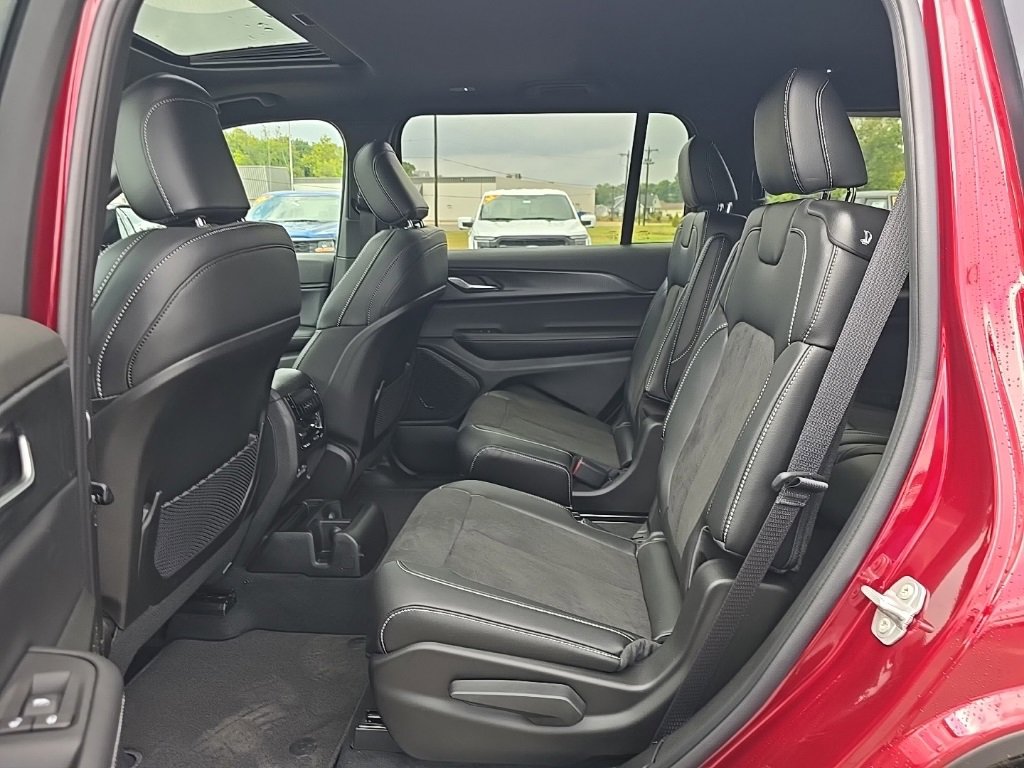 New 2025 Jeep Grand Cherokee L Altitude image 19