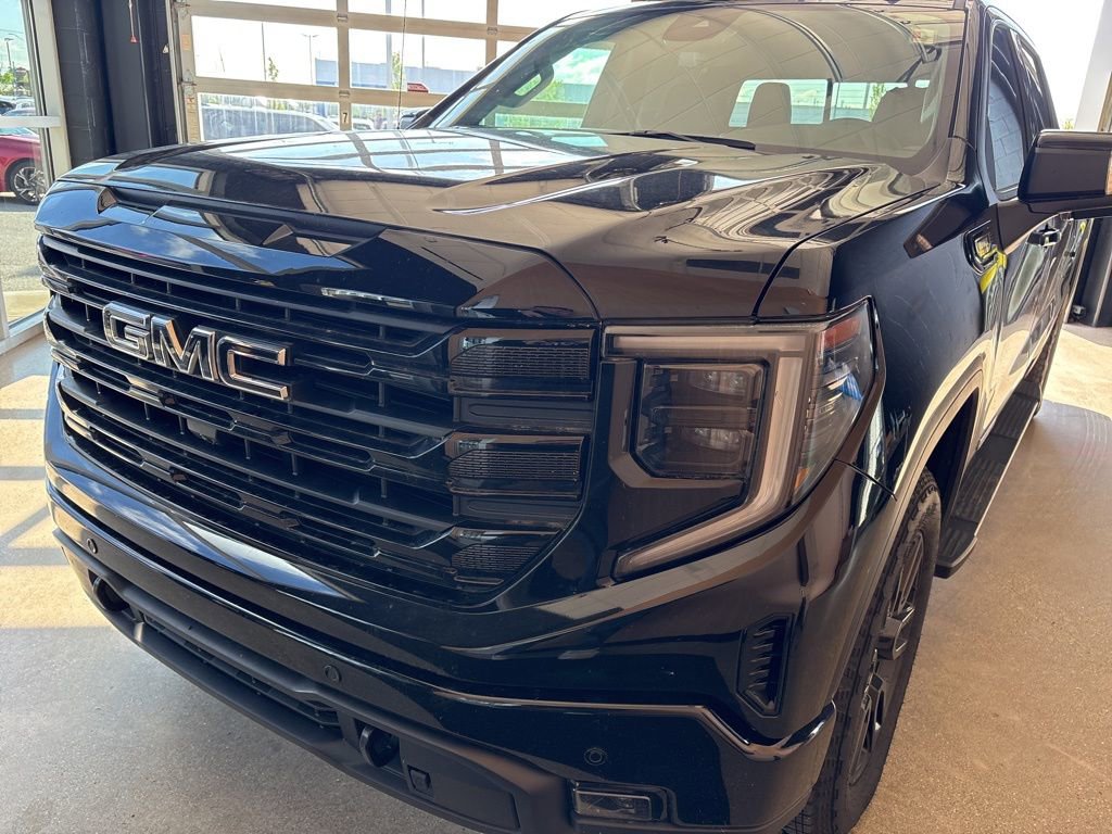 Used 2025 GMC Sierra 1500 Elevation w/ Elevation Premium Package AWD/4WD image 6