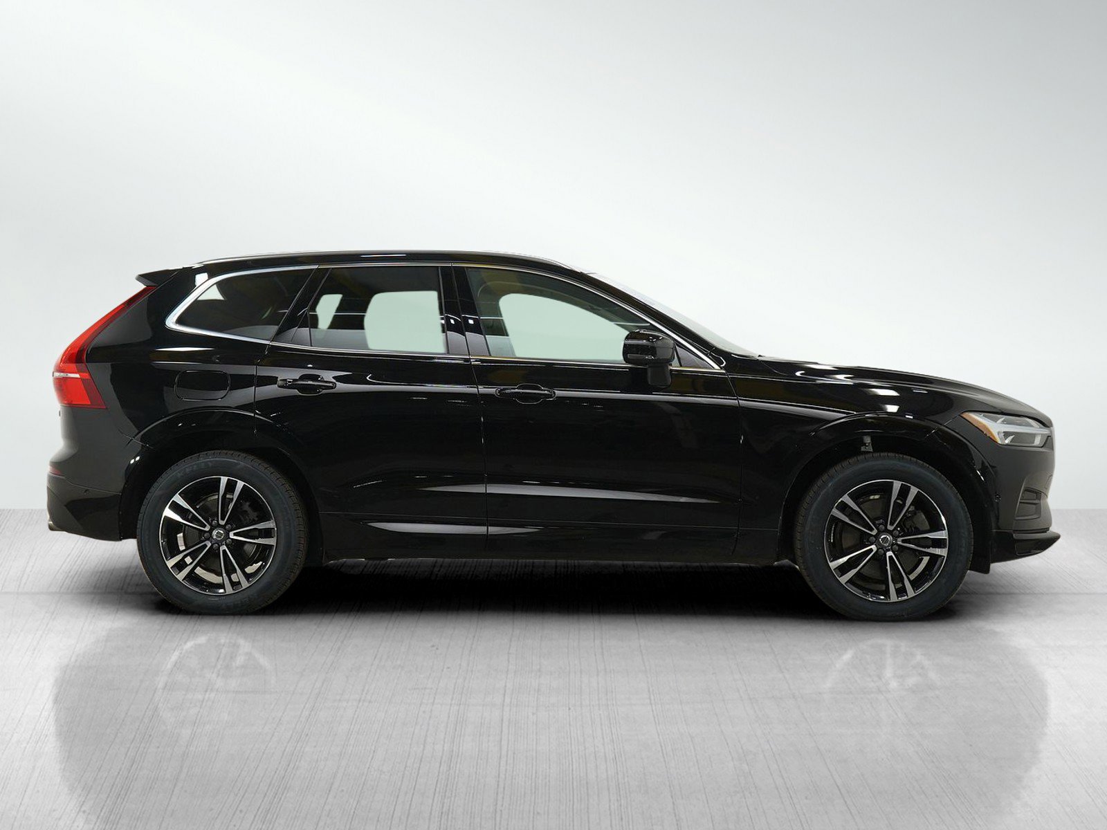 Used 2019 Volvo XC60 T6 Momentum w/ Multimedia Package image 6