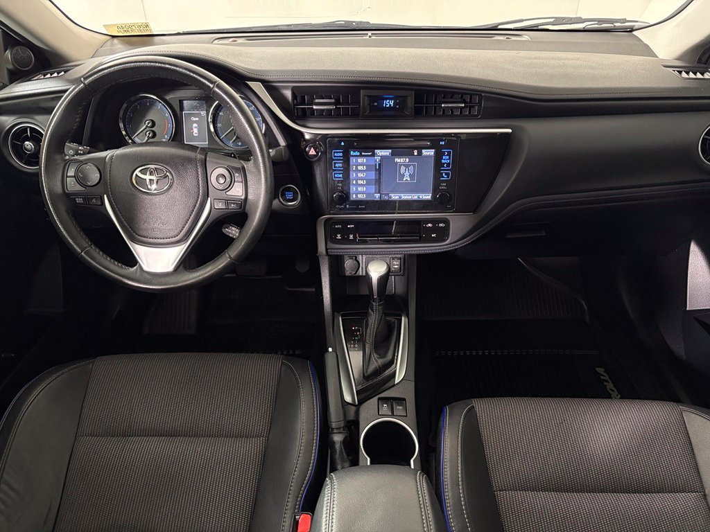Used 2018 Toyota Corolla SE w/ SE Premium Package FWD image 32