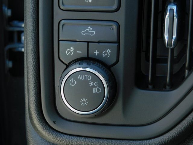 Used 2025 Chevrolet Silverado 2500 Custom image 17