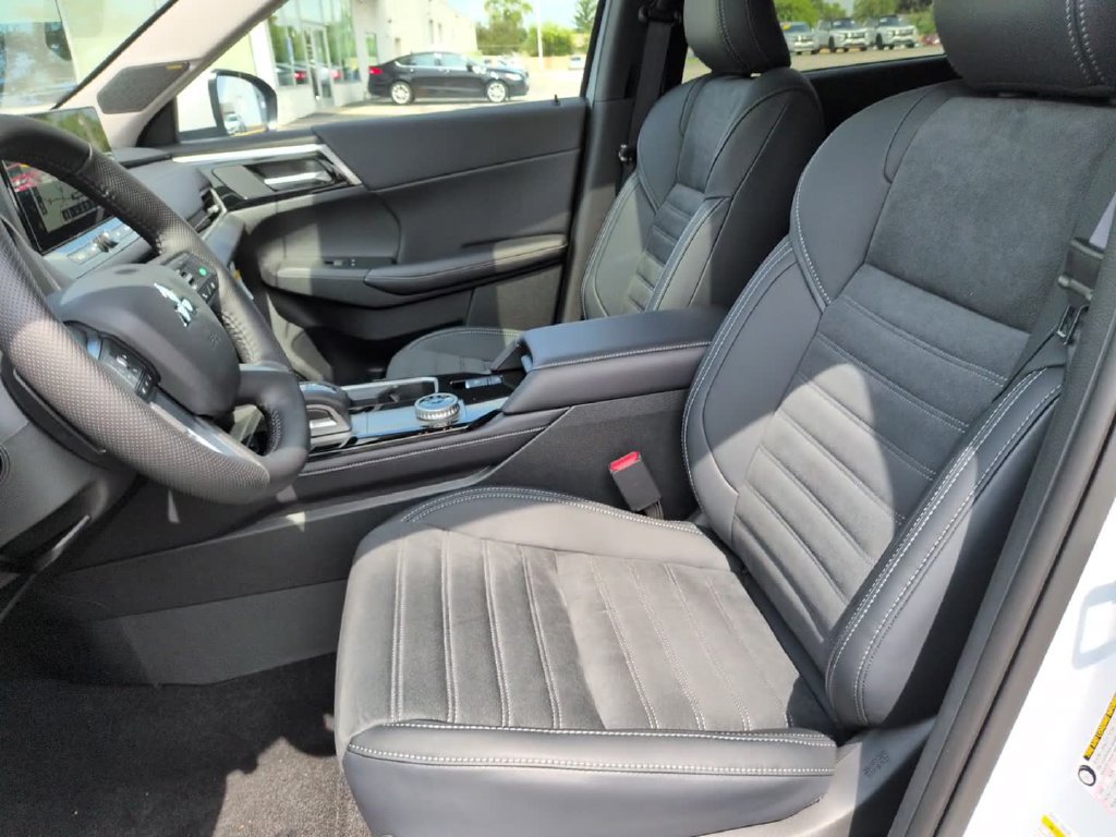 New 2026 Mitsubishi Outlander SE AWD/4WD image 16