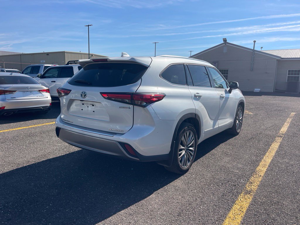 Used 2022 Toyota Highlander Platinum AWD/4WD image 5