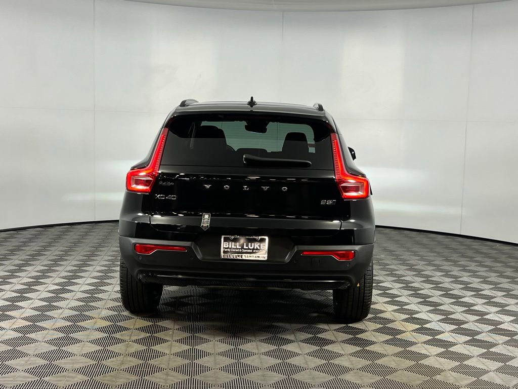 Used 2025 Volvo XC40 B5 Plus image 7
