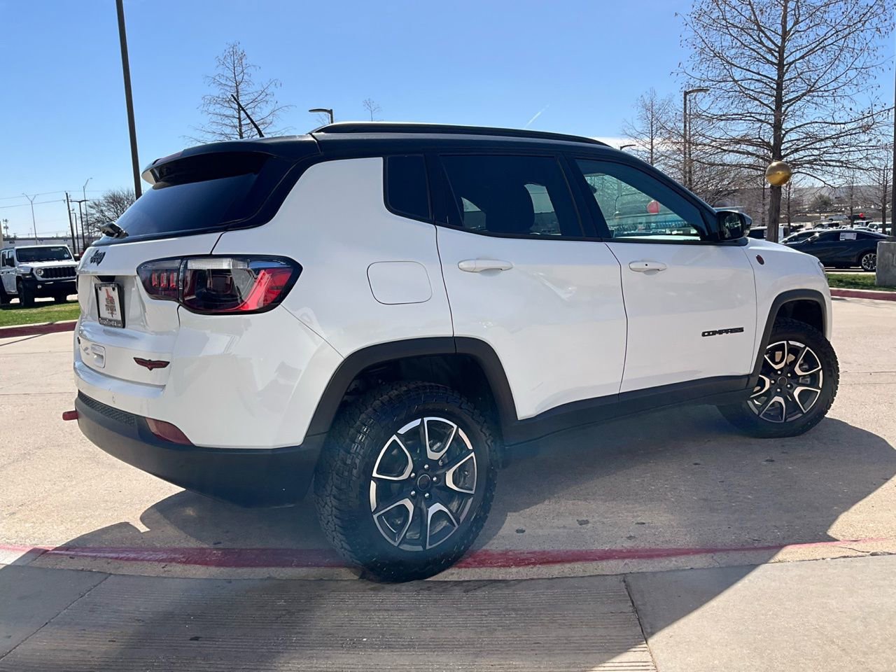 Used 2025 Jeep Compass Trailhawk image 6