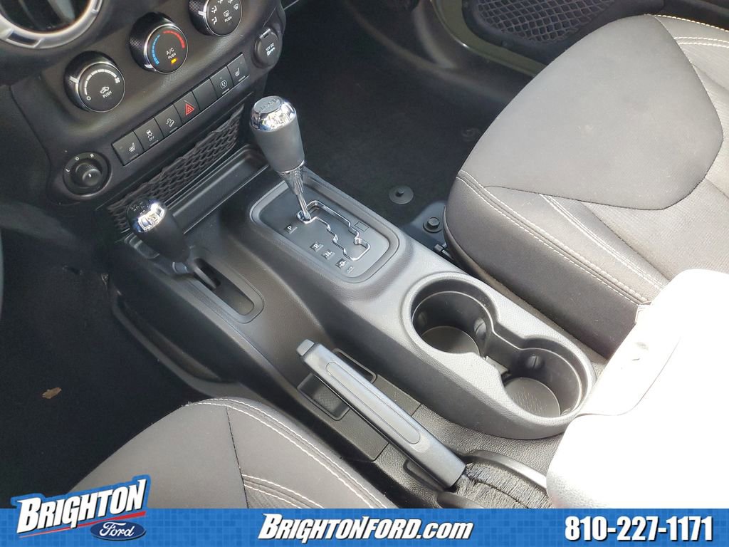 Used 2015 Jeep Wrangler Unlimited Sahara AWD/4WD image 27