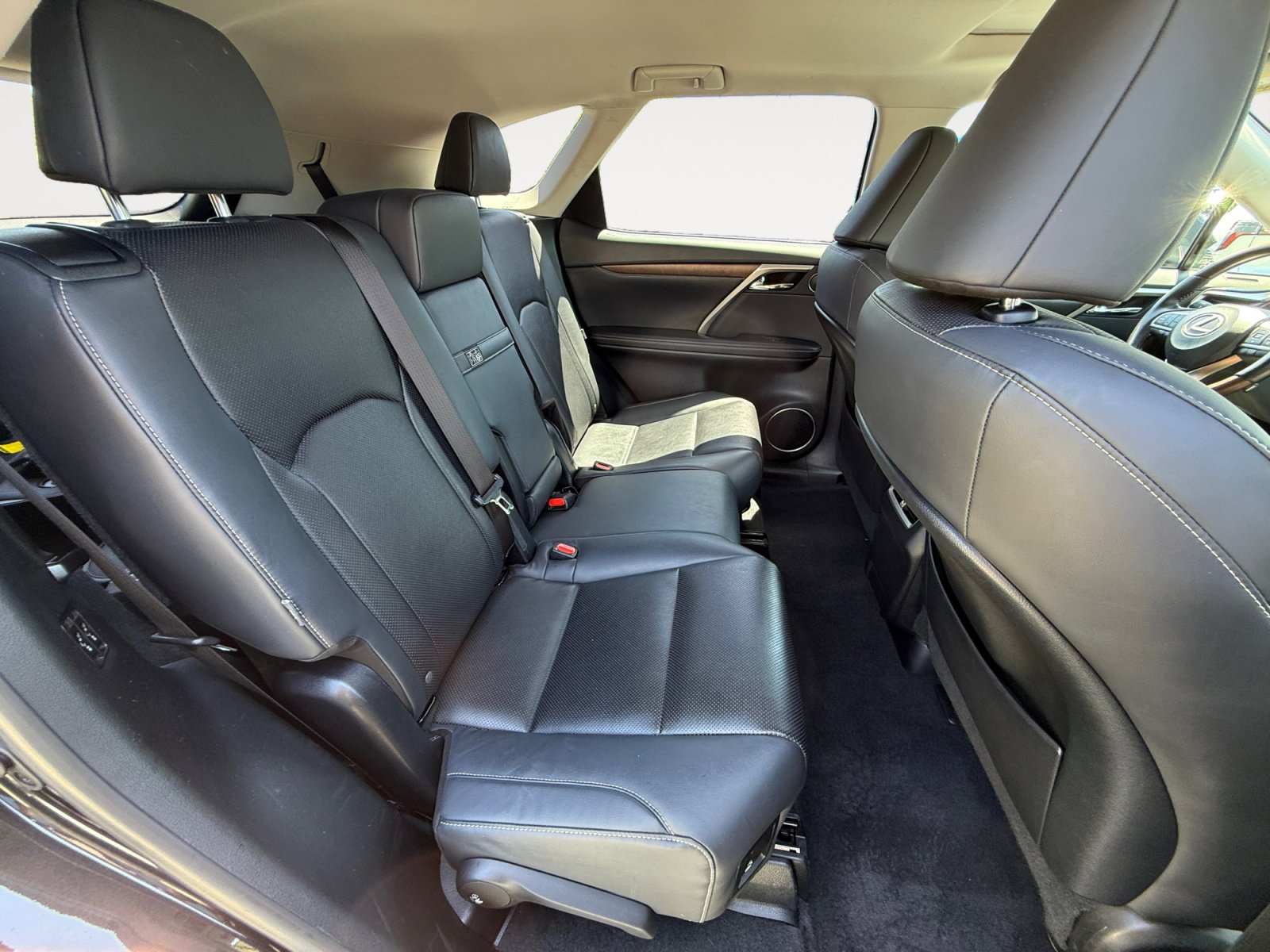 Used 2022 Lexus RX 350L Premium w/ Premium Package AWD/4WD image 18