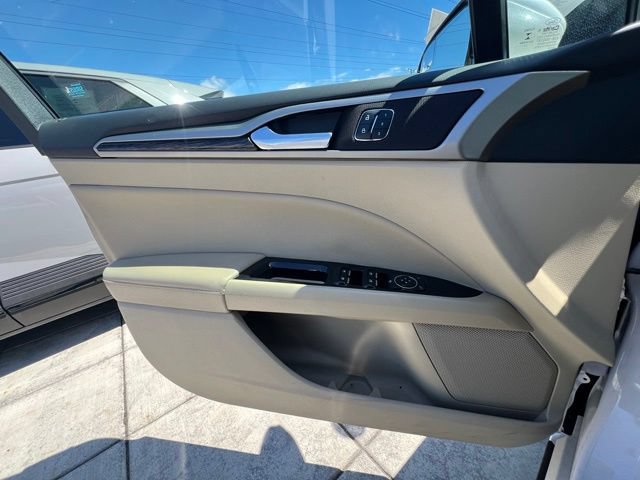 Used 2016 Ford Fusion SE w/ Equipment Group 202A FWD image 18