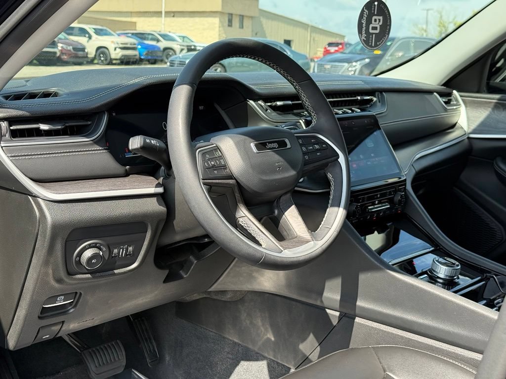 Used 2023 Jeep Grand Cherokee Limited AWD/4WD image 29