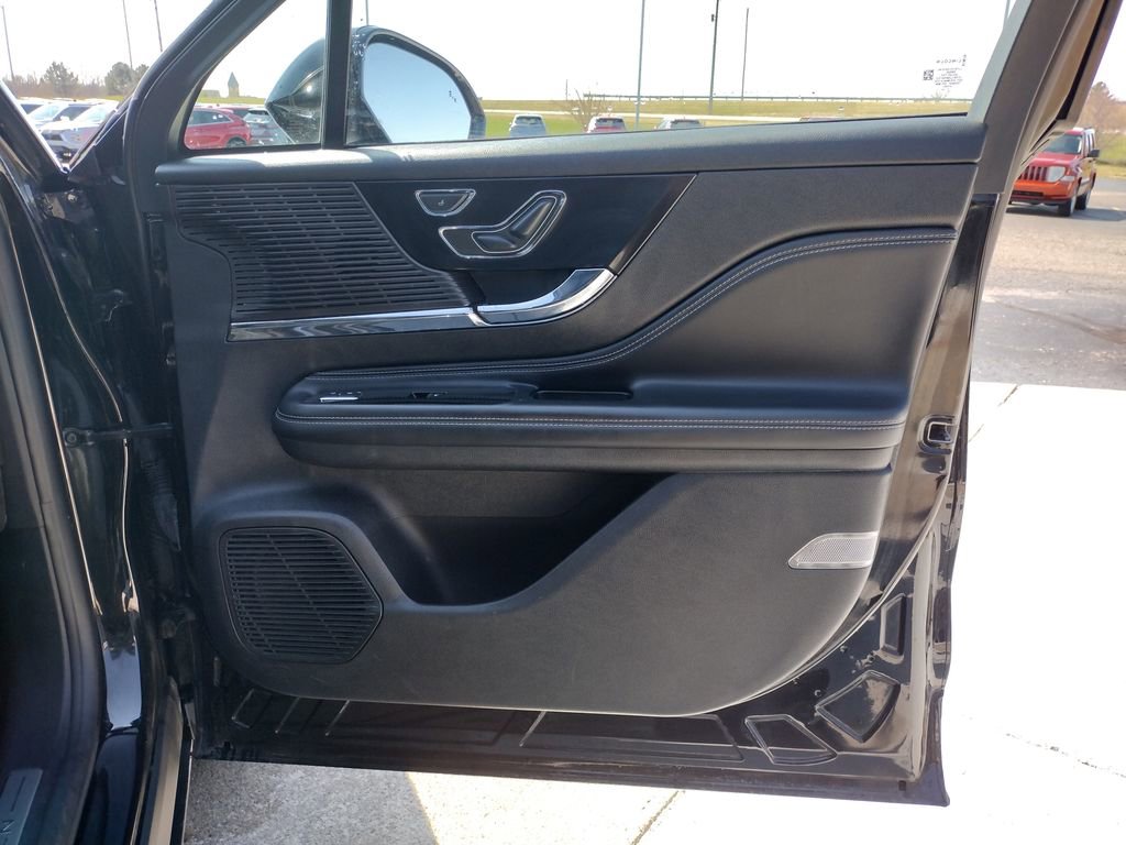 Used 2022 Lincoln Corsair Reserve image 31