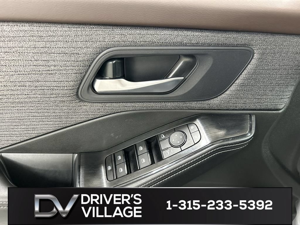 Used 2023 Nissan Rogue SV AWD/4WD image 11