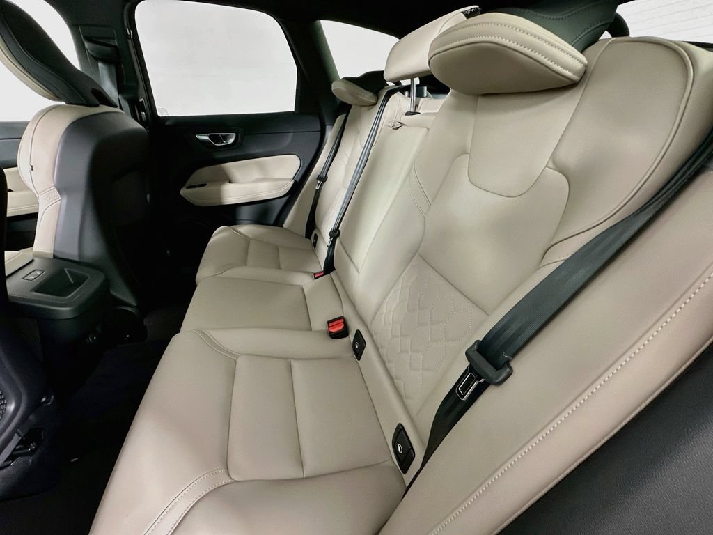 Used 2026 Volvo XC60 B5 Plus w/ Protection Package Premier AWD/4WD image 4