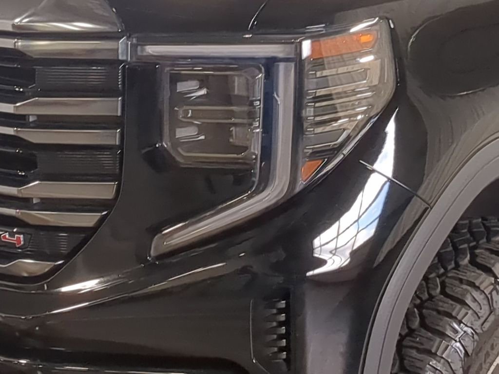 Used 2024 GMC Sierra 1500 AT4 w/ Technology Package AWD/4WD image 11