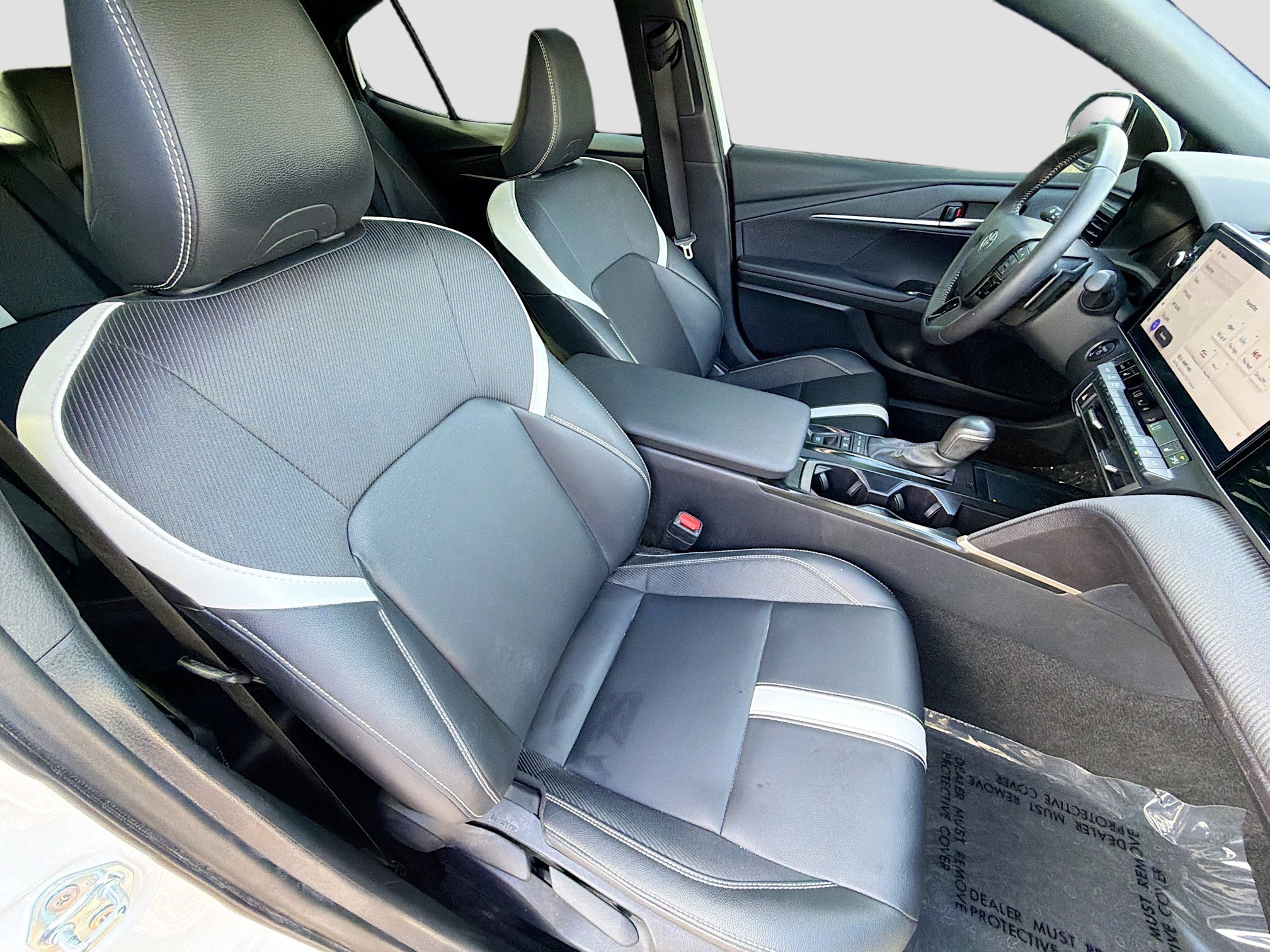 Used 2025 Toyota Camry SE w/ Multimedia Upgrade Package image 13