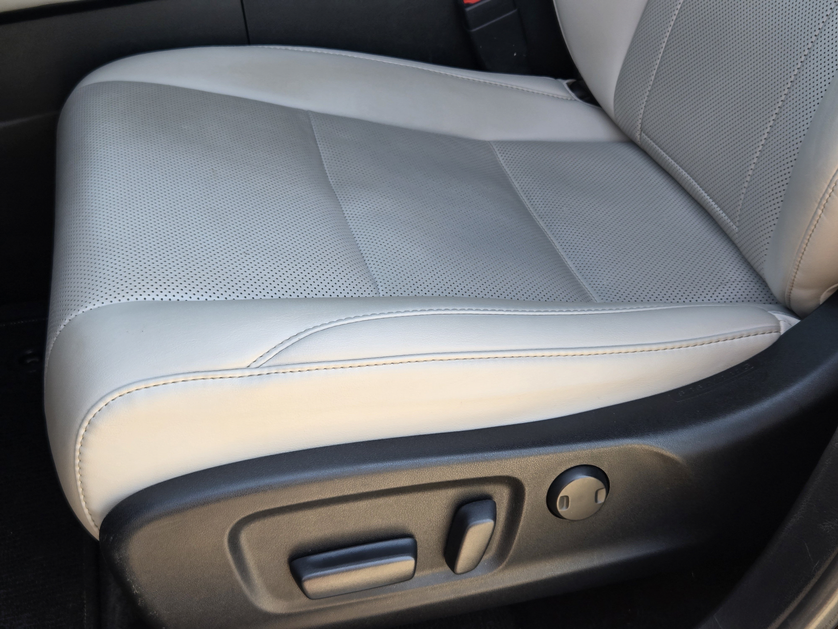 Used 2020 Lexus RX 350L FWD w/ Premium Package image 22