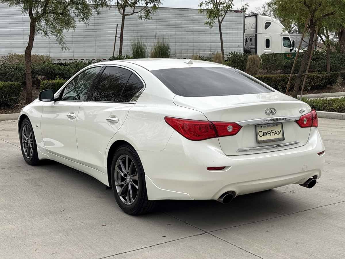 Used 2017 INFINITI Q50 Signature Edition w/ All Weather Package (L93) RWD image 5
