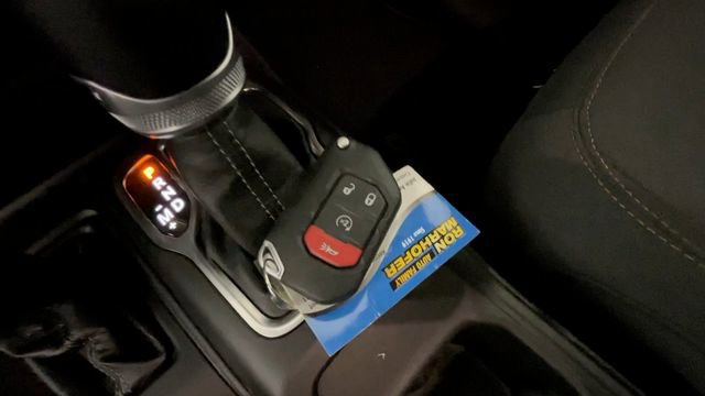 Used 2024 Jeep Wrangler Unlimited Sahara w/ Technology Group AWD/4WD image 27