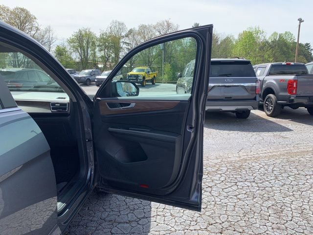 Used 2025 Volkswagen Atlas SE FWD image 13