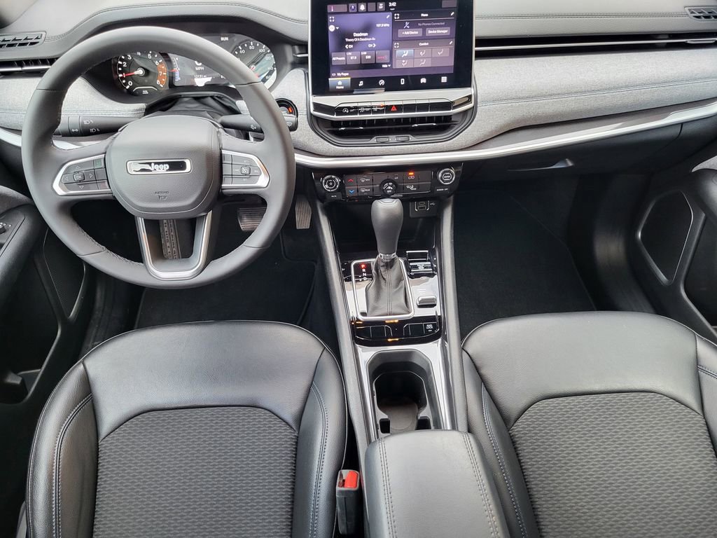 Used 2023 Jeep Compass Latitude image 25