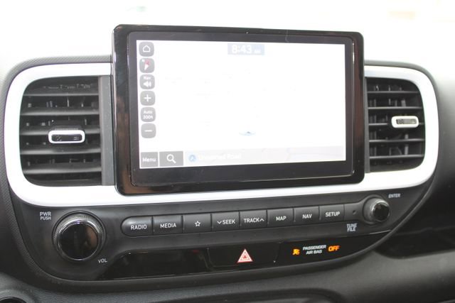 Used 2022 Hyundai Venue Limited image 22