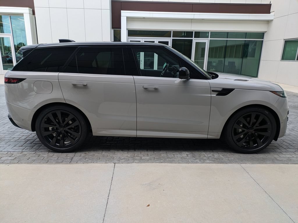 New 2026 Land Rover Range Rover Sport Dynamic SE AWD/4WD image 4