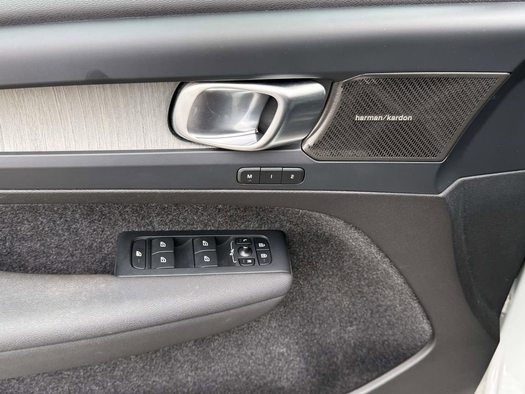 Used 2023 Volvo XC40 B5 Plus w/ Driver Assist Package image 21