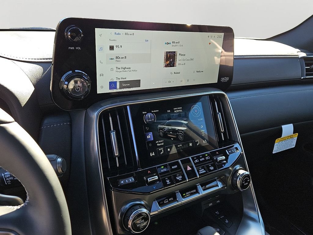 New 2025 Lexus LX 700h Luxury image 9