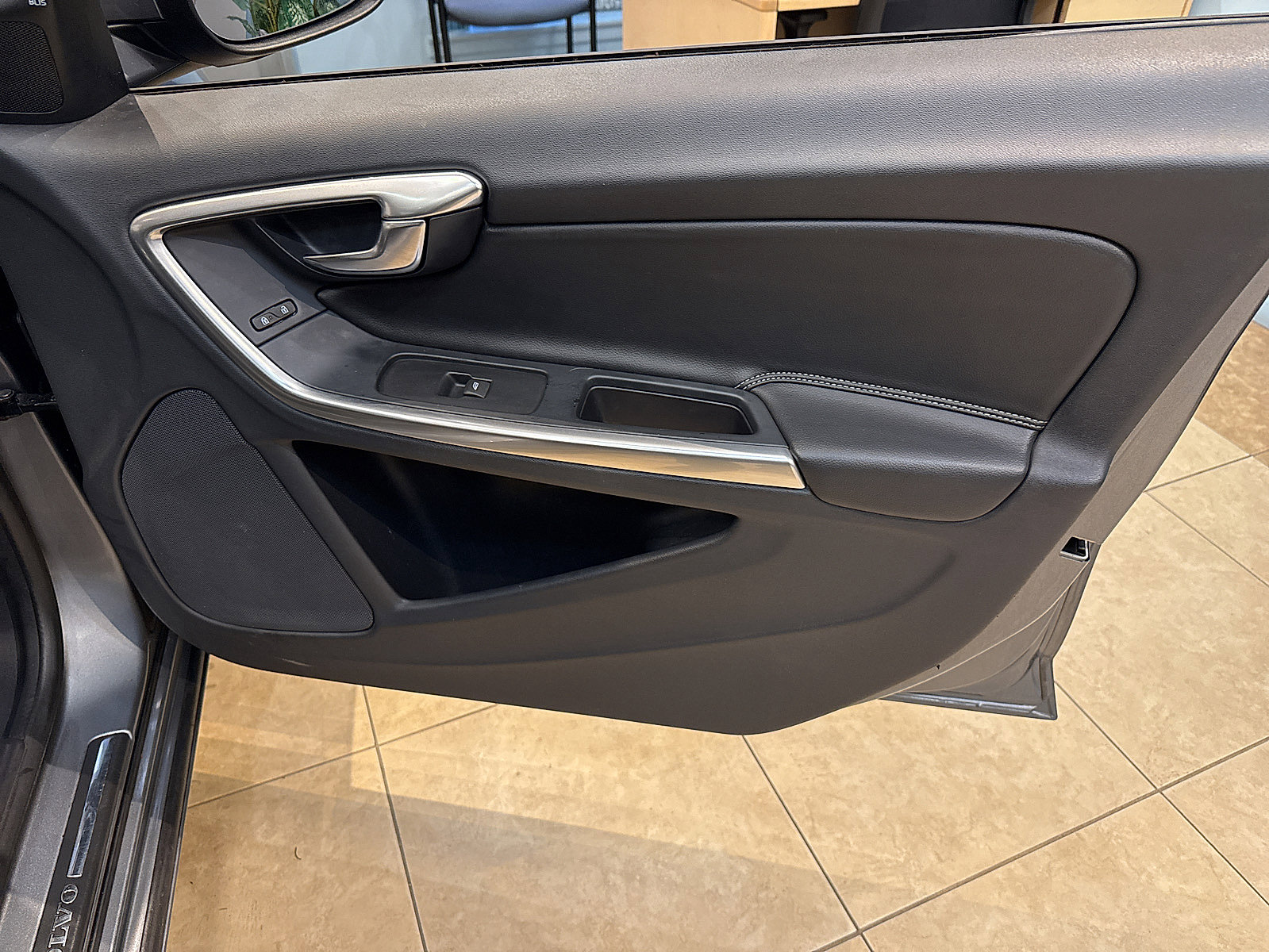 Used 2018 Volvo S60 T5 Dynamic w/ Vision Package image 33