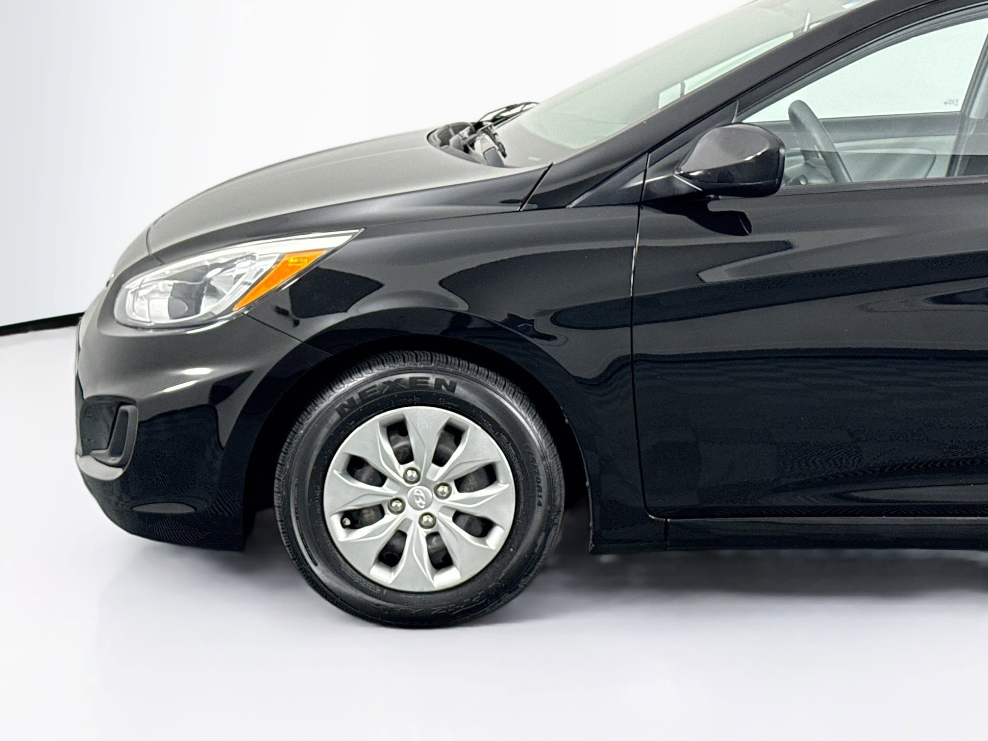 Used 2015 Hyundai Accent GLS FWD image 35
