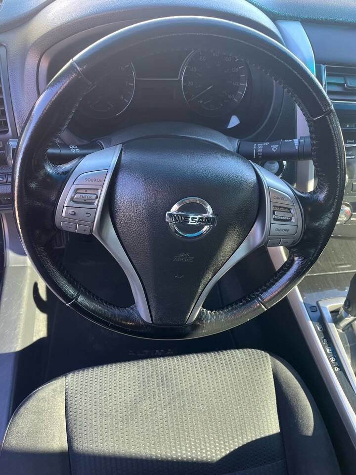 Used 2014 Nissan Altima 2.5 SV w/ Convenience Package image 16