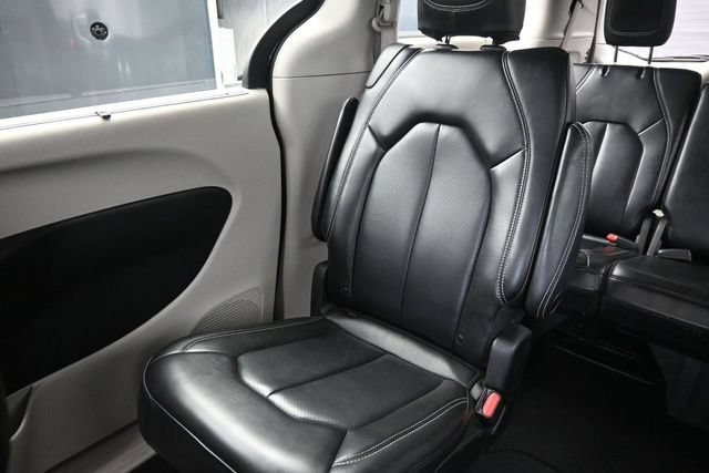 Used 2023 Chrysler Pacifica Touring-L FWD image 28