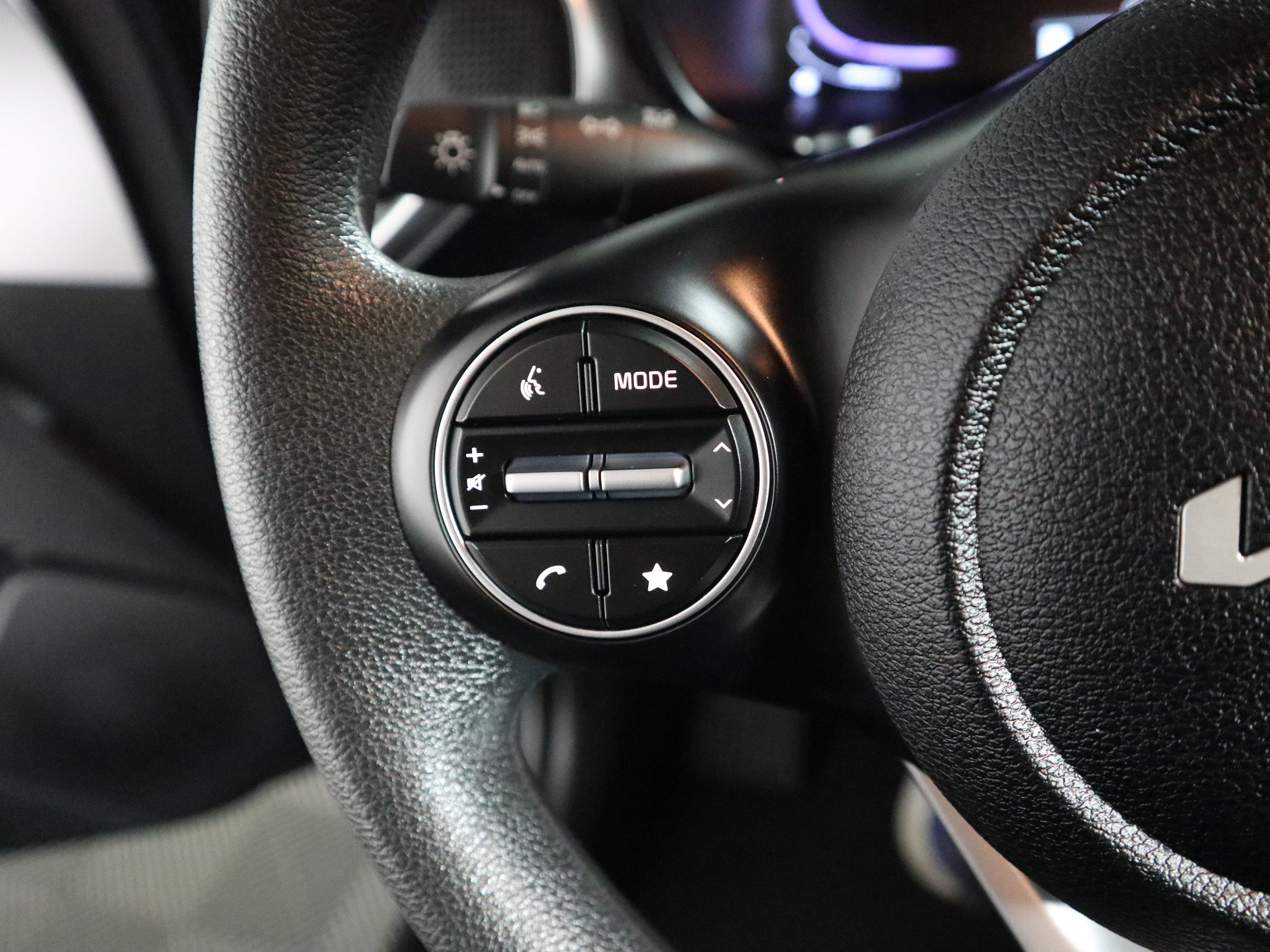 Used 2025 Kia Soul LX w/ LX Technology Package FWD image 26