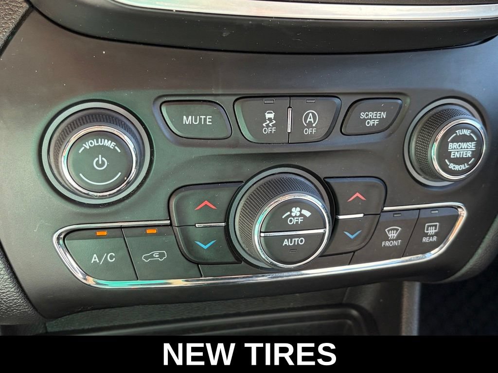 Used 2021 Jeep Cherokee Trailhawk w/ Technology Group AWD/4WD image 19