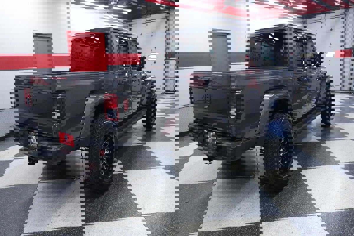 Used 2022 Jeep Gladiator Sport image 7