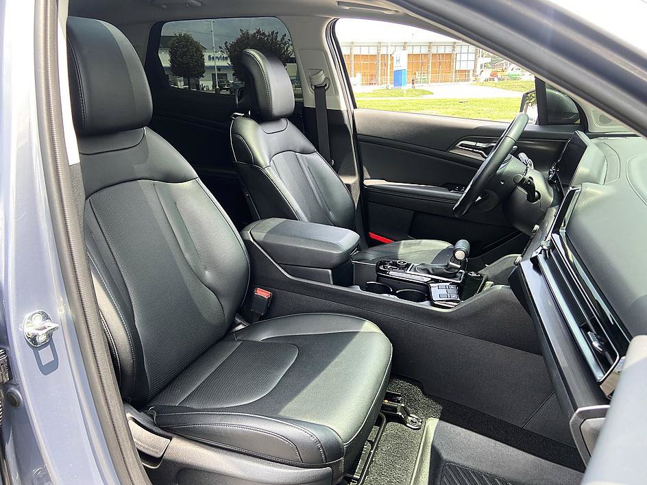 Used 2025 Kia Sportage EX w/ Premium Package FWD image 27