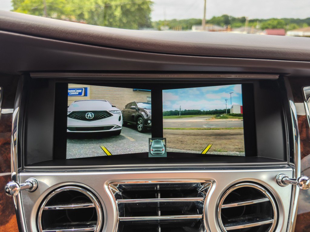 Used 2018 Rolls-Royce Dawn RWD image 46